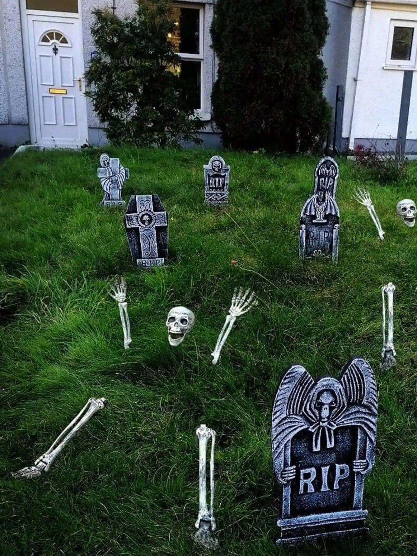 Halloween Skeleton Stake Decorations, Realistic Skull Halloween Props, Spooky Yard Decoration with Arm, Garden Halloween Decor