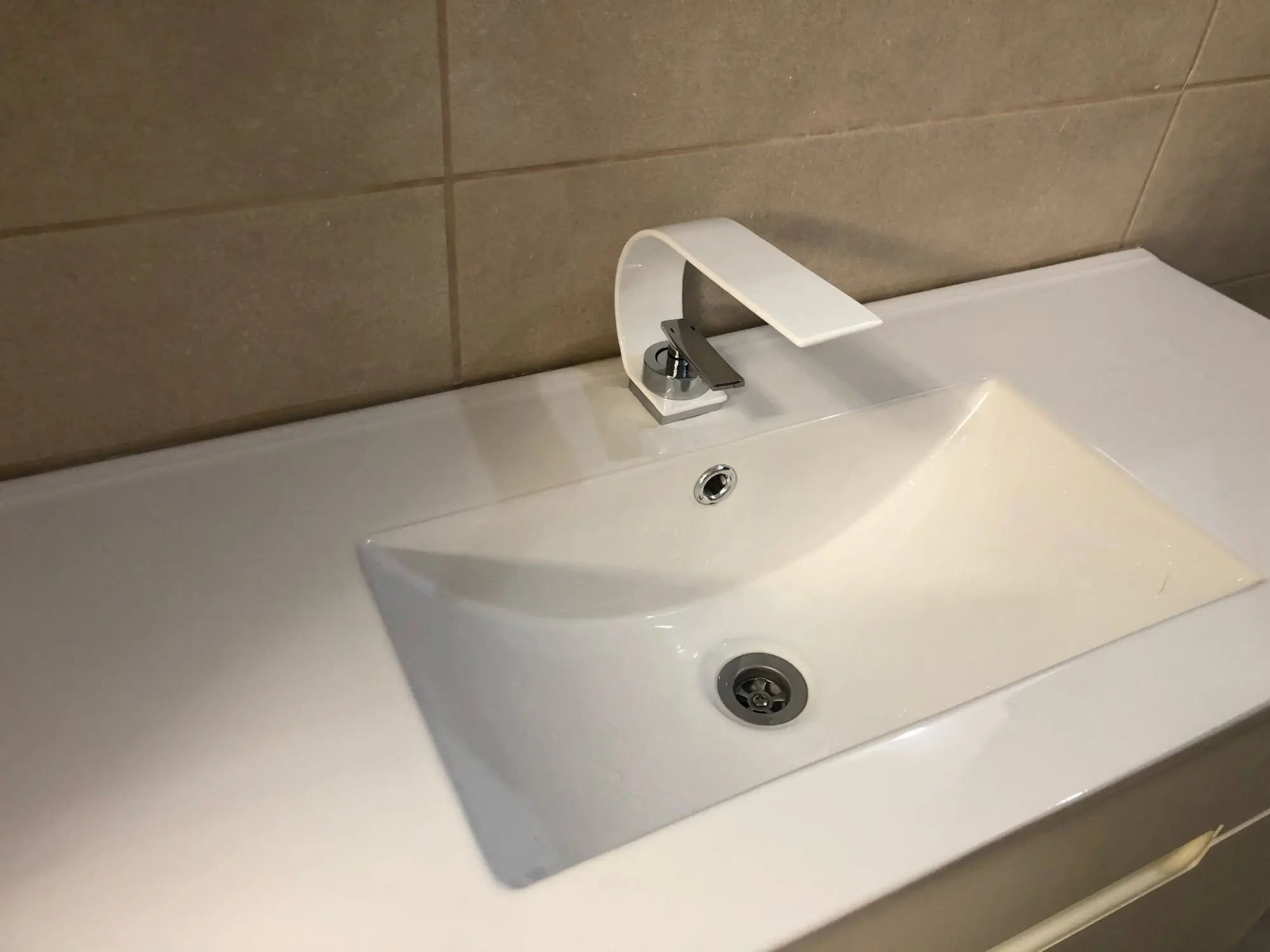 Becola Wholesale And Retail Deck Mount Waterfall Bathroom Basin Faucet Vanity Vessel Sinks Mixer Tap Cold And Hot Water Tap